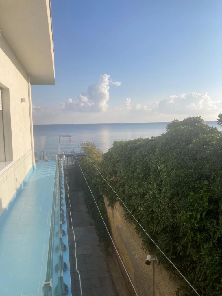 Blue Life, Sea-Luxury Rooms On The Beach Between Palermo And Cefalu' Casteldaccia Szoba fotó
