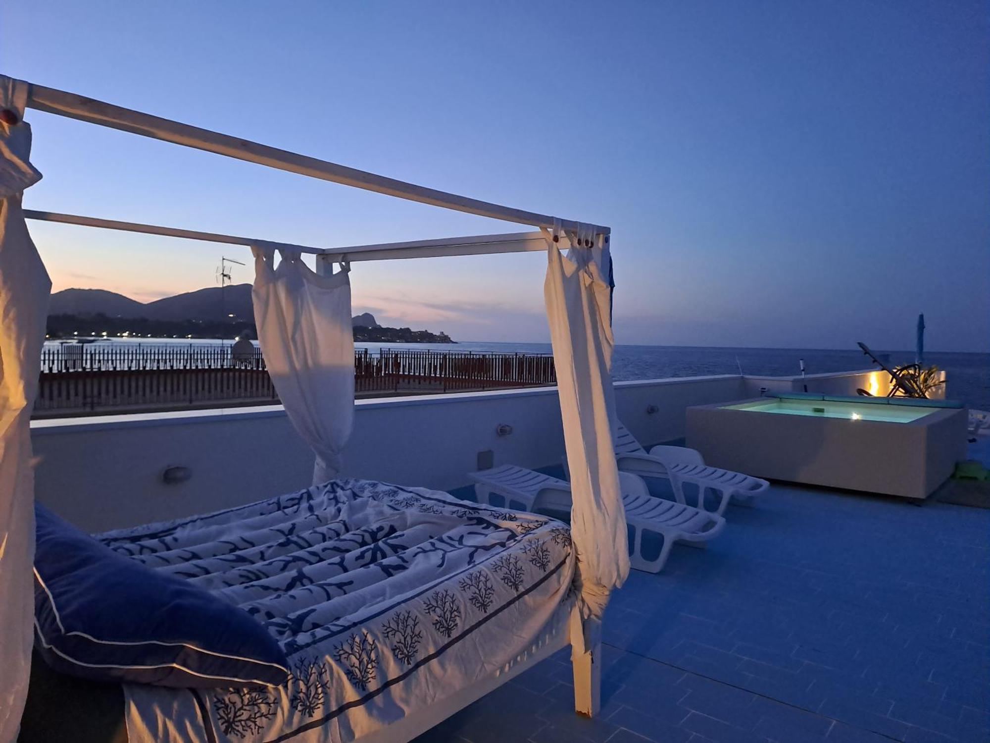 Blue Life, Sea-Luxury Rooms On The Beach Between Palermo And Cefalu' Casteldaccia Kültér fotó