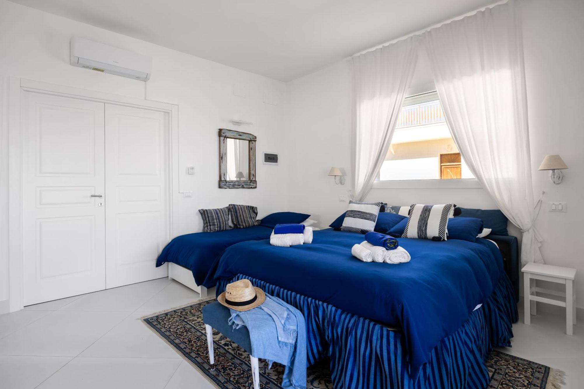 Blue Life, Sea-Luxury Rooms On The Beach Between Palermo And Cefalu' Casteldaccia Szoba fotó