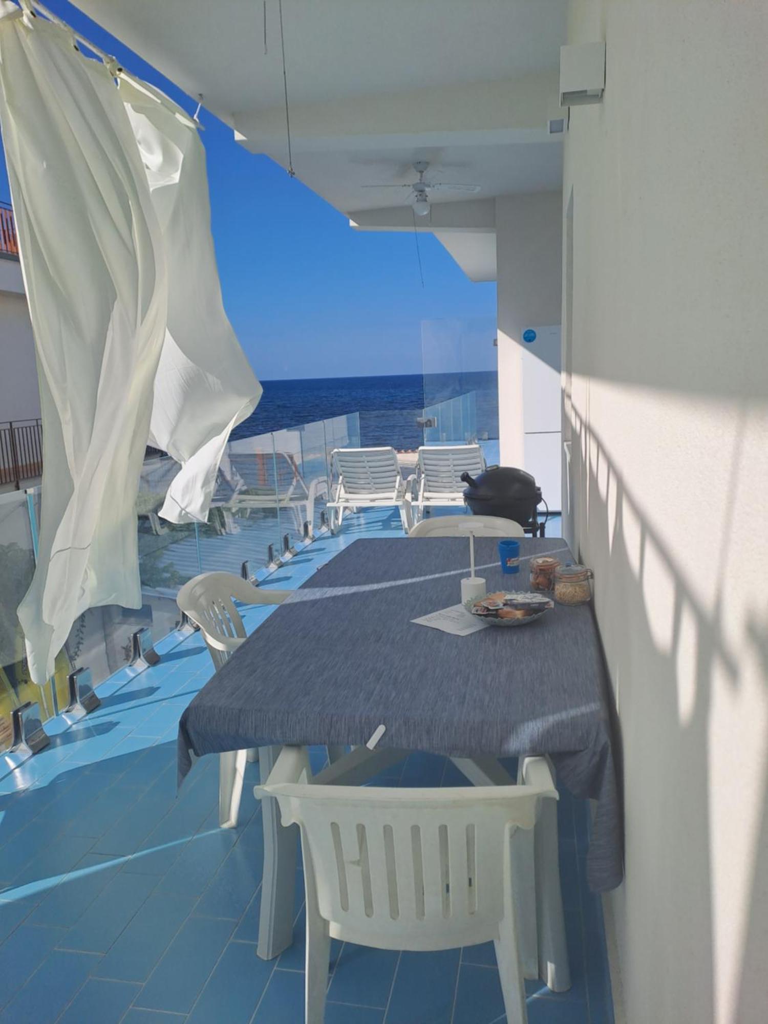 Blue Life, Sea-Luxury Rooms On The Beach Between Palermo And Cefalu' Casteldaccia Kültér fotó