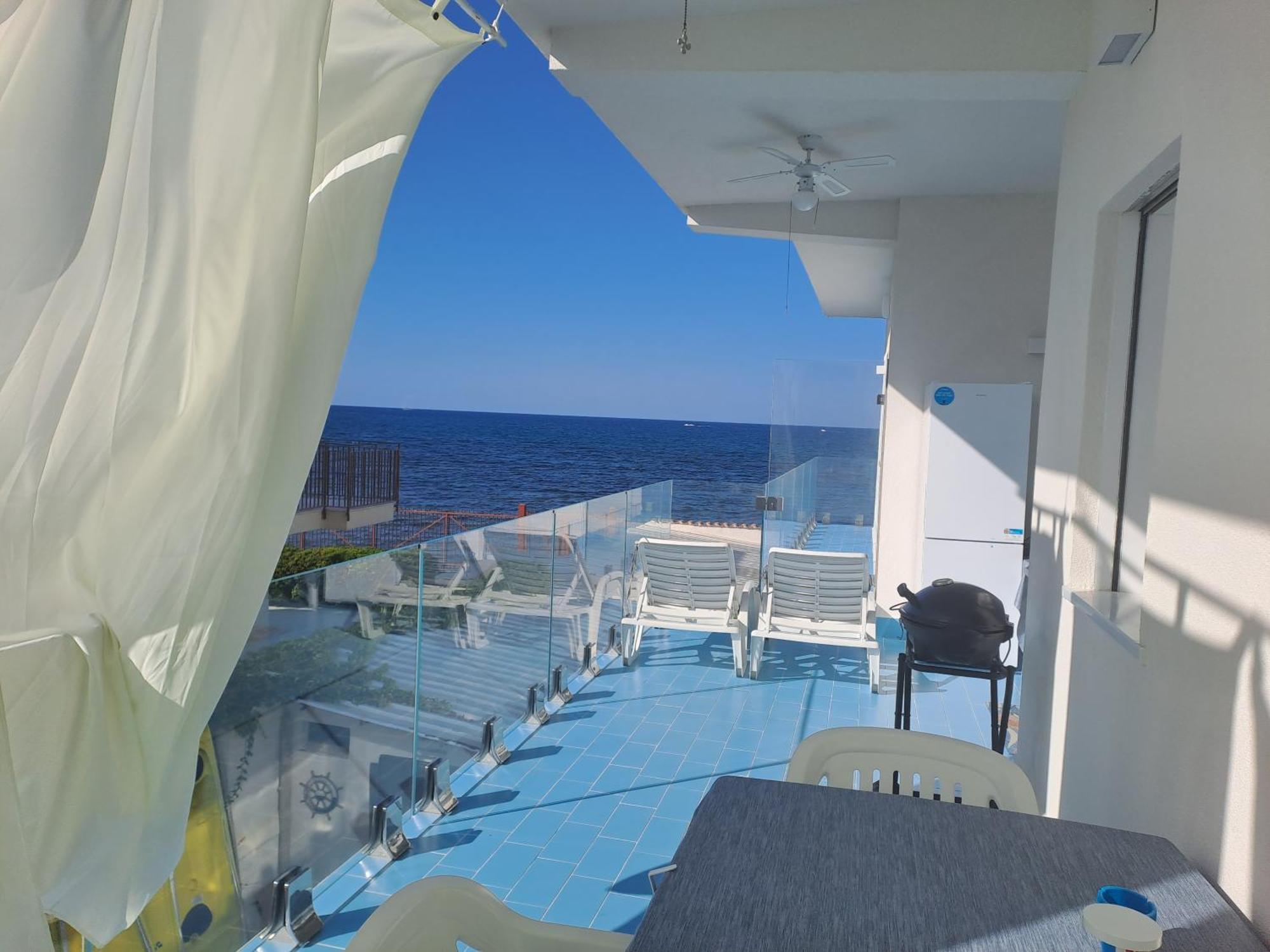 Blue Life, Sea-Luxury Rooms On The Beach Between Palermo And Cefalu' Casteldaccia Kültér fotó
